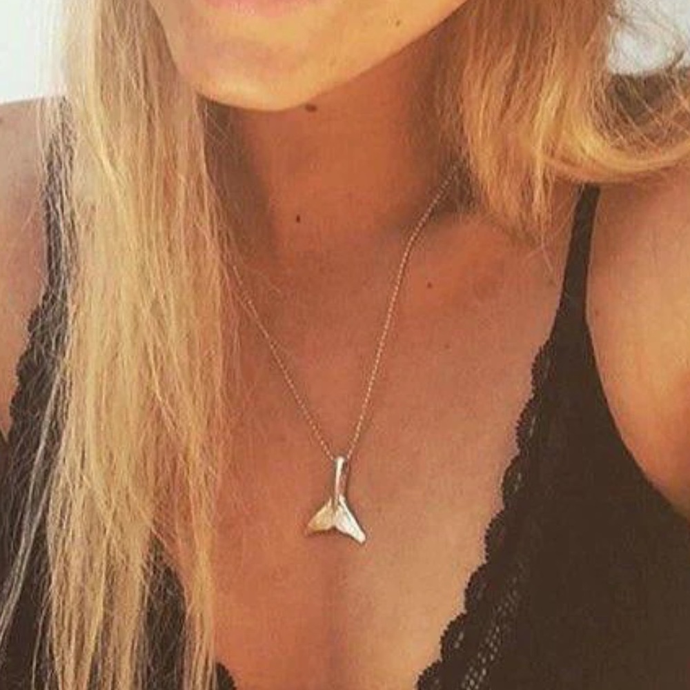 INDIE and Harper Whale Tail Necklace - Picture 3 of 3
